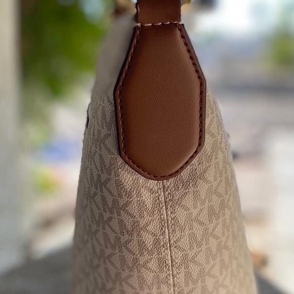 Michael Kors BOWERY HOBO Retail Value $378 - Picture 3 of 6